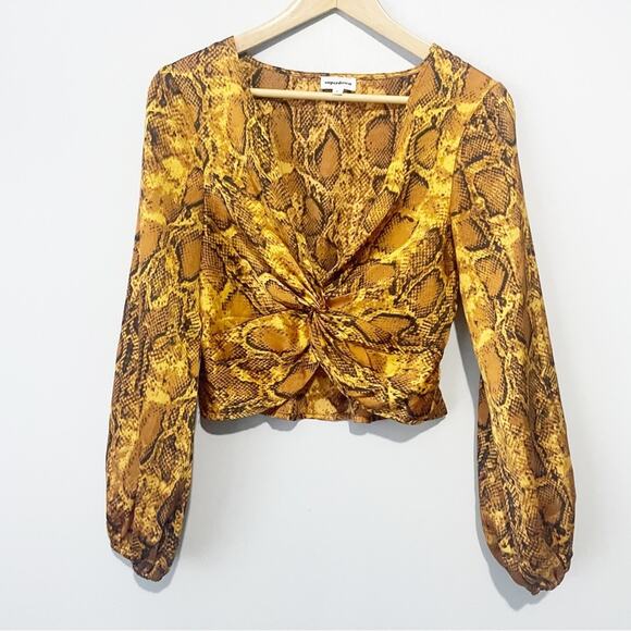 Superdown Revolve animal print crop top long sleeve size small - Picture 7 of 8